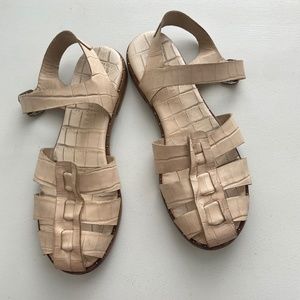 Freda Salvador Sera Fisherman Sandal in Sand, Size 9